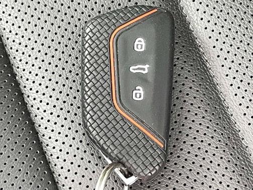 Opal White Pearl 2023 Volkswagen Golf GTI 1.4T TSI