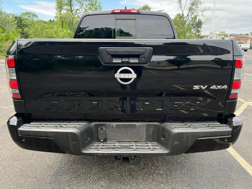 Super Black 2023 Nissan Frontier SV