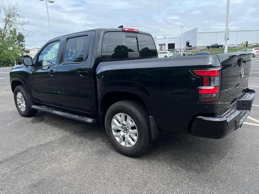 Super Black 2023 Nissan Frontier SV
