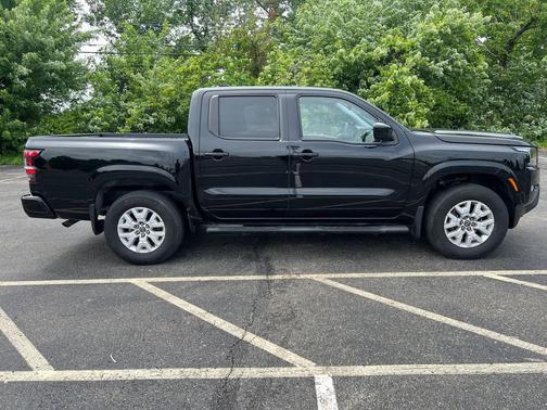 Super Black 2023 Nissan Frontier SV