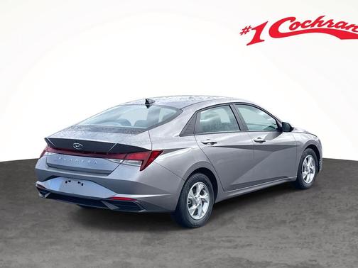 2023 Hyundai ELANTRA SE