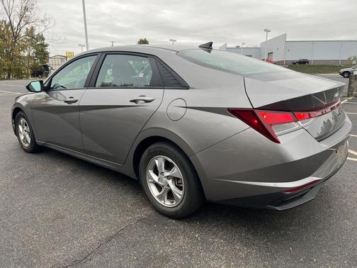 2023 Hyundai ELANTRA SE