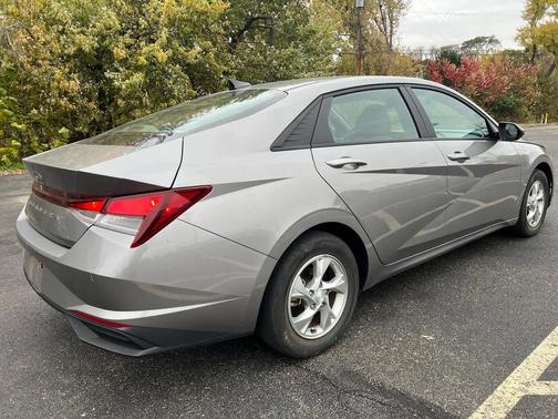 2023 Hyundai ELANTRA SE