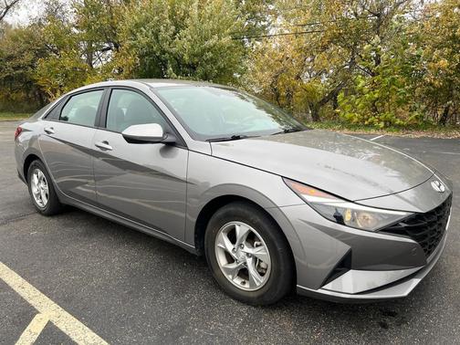 2023 Hyundai ELANTRA SE