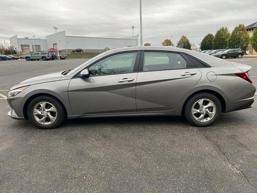 2023 Hyundai ELANTRA SE