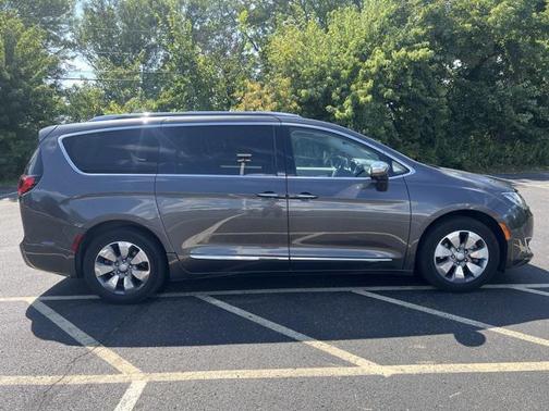2018 Chrysler Pacifica Hybrid Limited