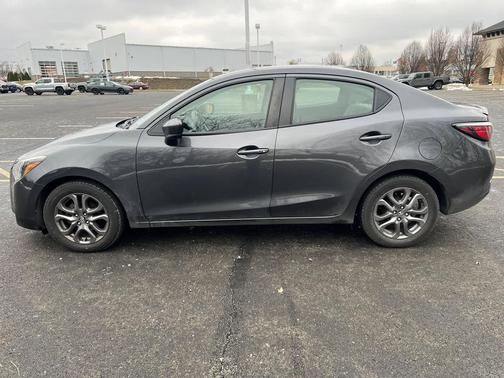 2019 Toyota Yaris Sedan LE