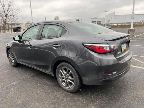 2019 Toyota Yaris Sedan LE