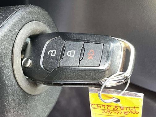 Oxford White 2023 Ford Escape SE