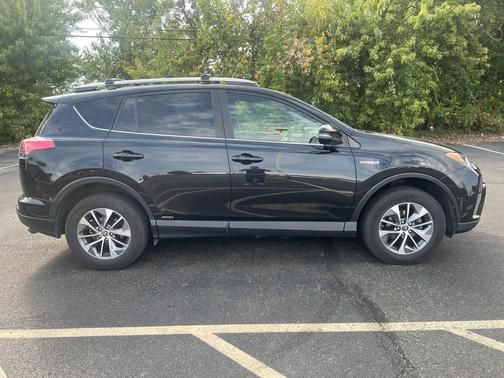 2017 Toyota RAV4 Hybrid XLE