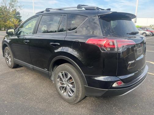 2017 Toyota RAV4 Hybrid SE