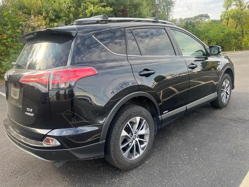 2017 Toyota RAV4 Hybrid XLE