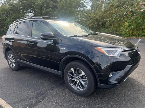 2017 Toyota RAV4 Hybrid SE