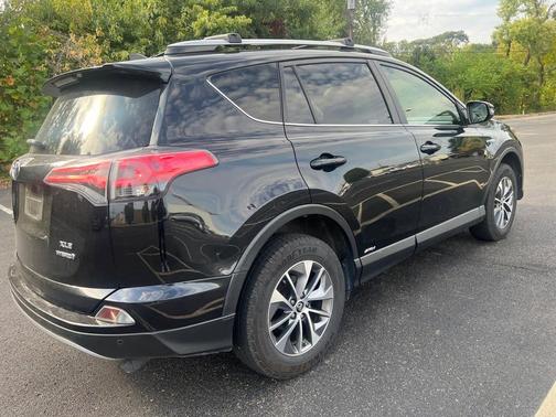 2017 Toyota RAV4 Hybrid SE
