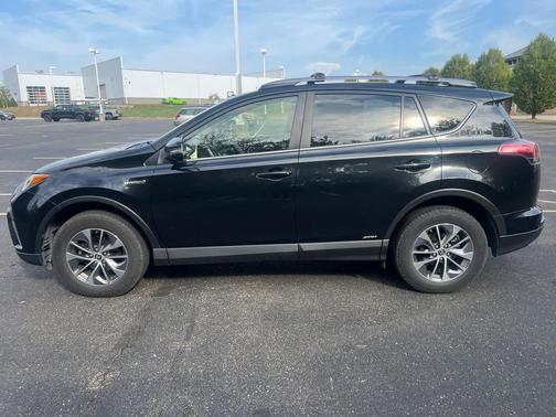 2017 Toyota RAV4 Hybrid SE