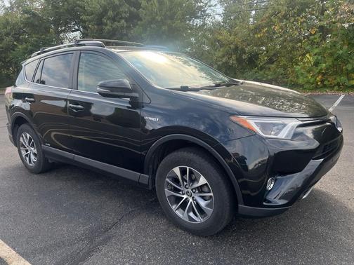2017 Toyota RAV4 Hybrid XLE