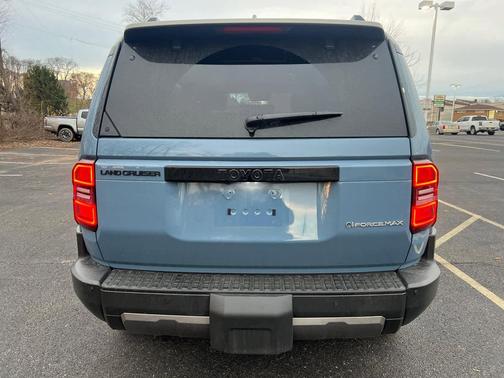 2025 Toyota Land Cruiser Base