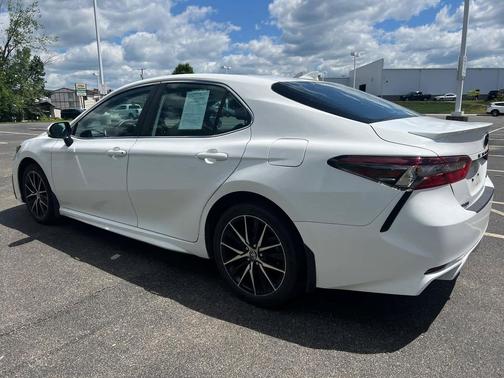 Ice Cap 2024 Toyota Camry SE