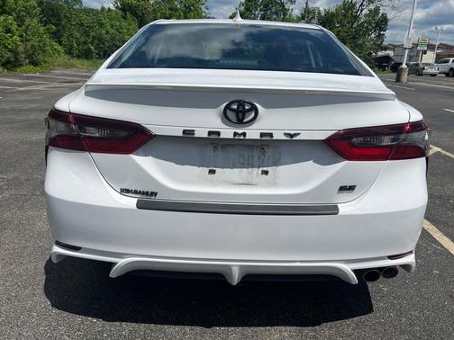 Ice Cap 2024 Toyota Camry SE