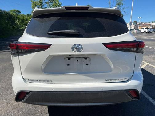 Blizzard Pearl 2020 Toyota Highlander Limited