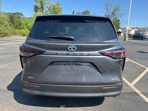2025 Toyota Sienna XLE 8 Passenger