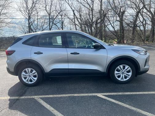 Iconic Silver Metallic 2023 Ford Escape SE