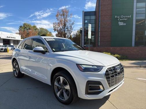 2025 Audi Q5 Premium Plus 40 TFSI quattro S tronic