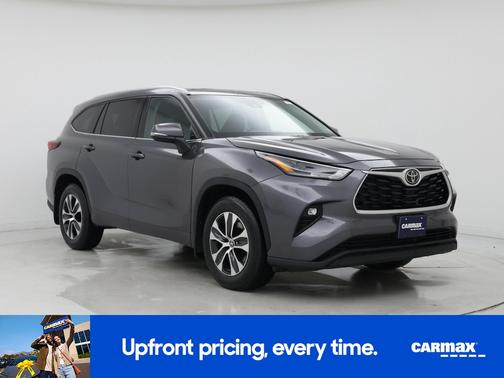 Gray 2022 Toyota Highlander XLE