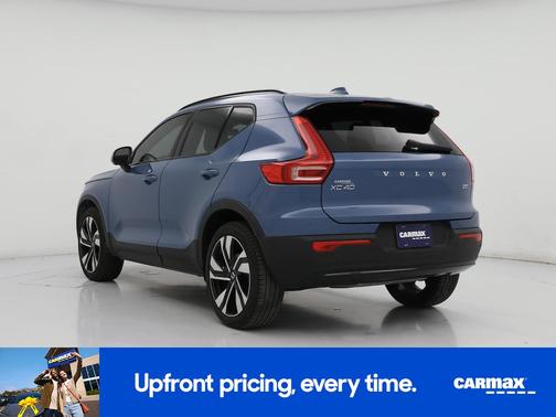 Blue 2024 Volvo XC40 B5 Ultimate Dark Theme