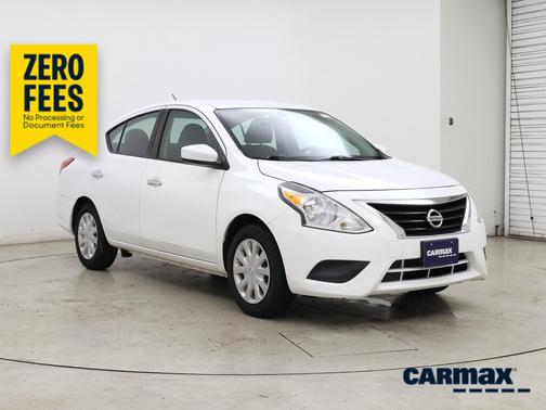 White 2018 Nissan Versa SV