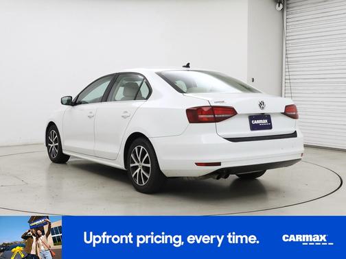 White 2017 Volkswagen Jetta SE