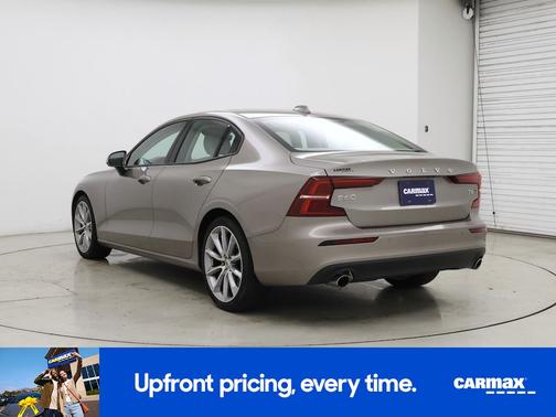 2021 Volvo S60 T6 Momentum