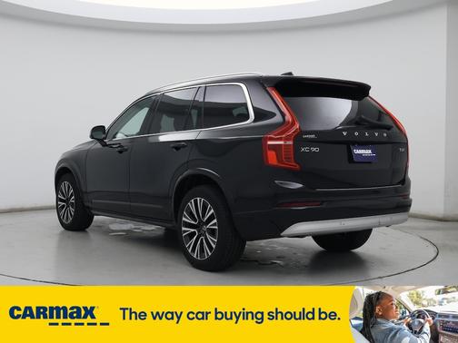 2022 Volvo XC90 T6 Momentum