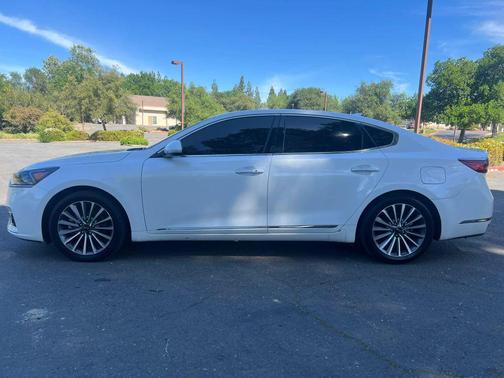Snow White Pearl 2017 Kia Cadenza Premium