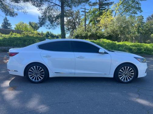 Snow White Pearl 2017 Kia Cadenza Premium
