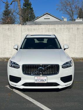 2020 Volvo XC90 T6 Momentum