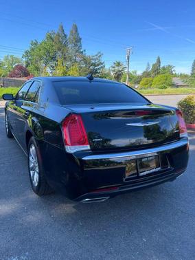 Gloss Black 2019 Chrysler 300 Touring