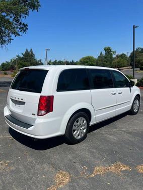 White 2015 Dodge Grand Caravan AVP/SE