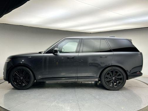 2025 Land Rover Range Rover P530 SE