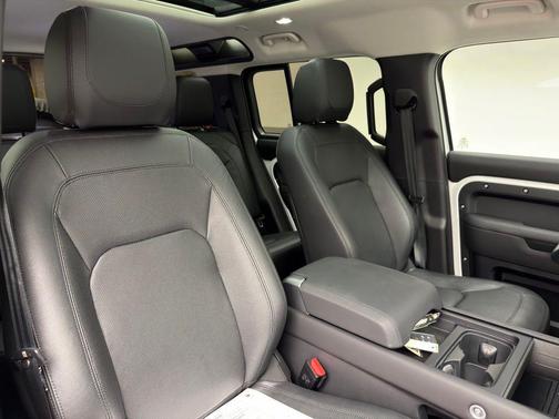 2024 Land Rover Defender 110 P300