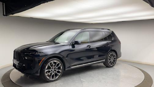 Carbon Black Metallic 2025 BMW X7 xDrive40i