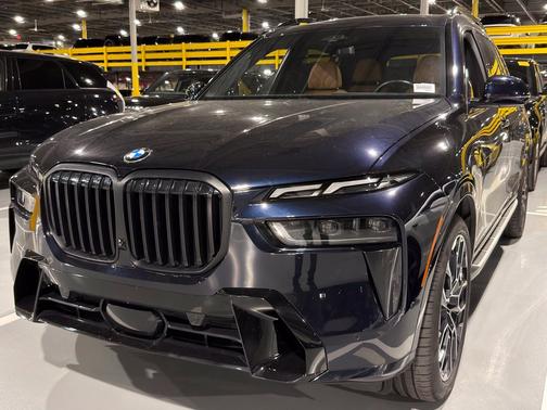 Carbon Black Metallic 2025 BMW X7 xDrive40i