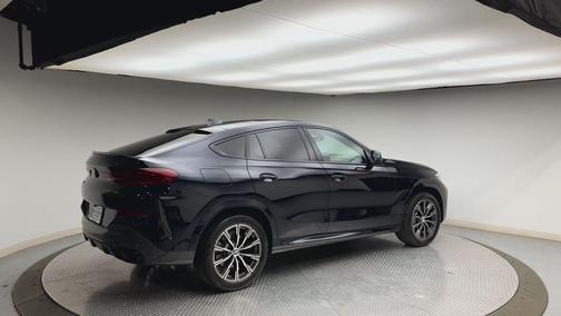 Carbon Black Metallic 2022 BMW X6 xDrive40i