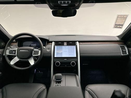 2025 Land Rover Discovery P300 S