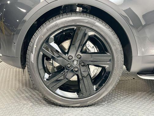 2025 Land Rover Discovery P300 S