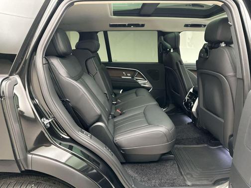 2026 Land Rover Range Rover P530 SE 7 Seat