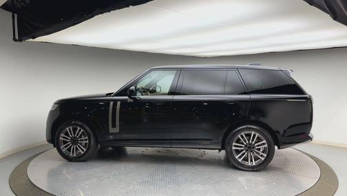 Santorini Black 2026 Land Rover Range Rover P530 SE 7 Seat