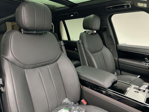 Ostuni Pearl White 2026 Land Rover Range Rover P400 SE 7 Seat