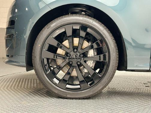 Giola Green Metallic 2027 Land Rover Range Rover Sport Dynamic SE
