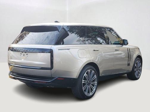 2025 Land Rover Range Rover P530 SE
